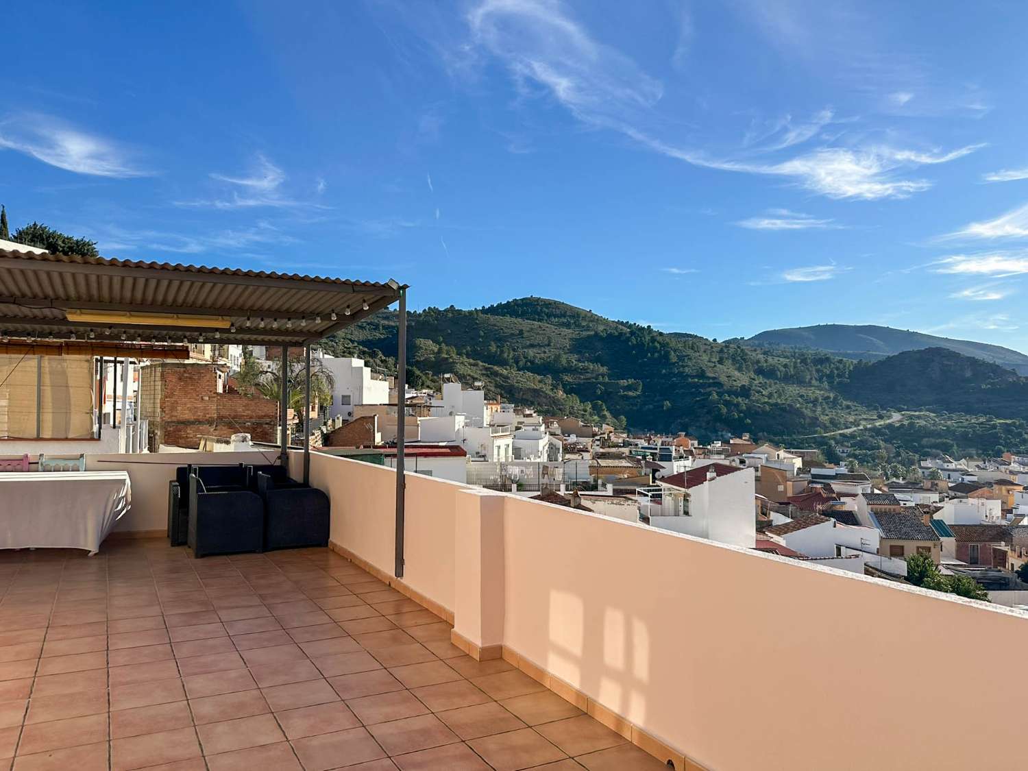 Casa con terraza en venta en Vélez de Benaudalla