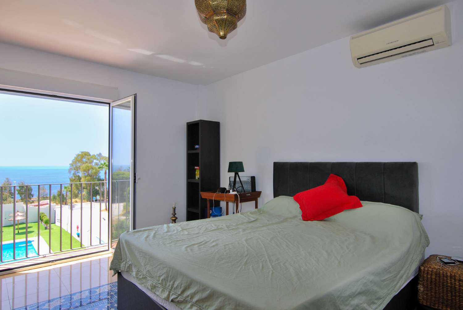 Casa pareada con vistas al mar en venta