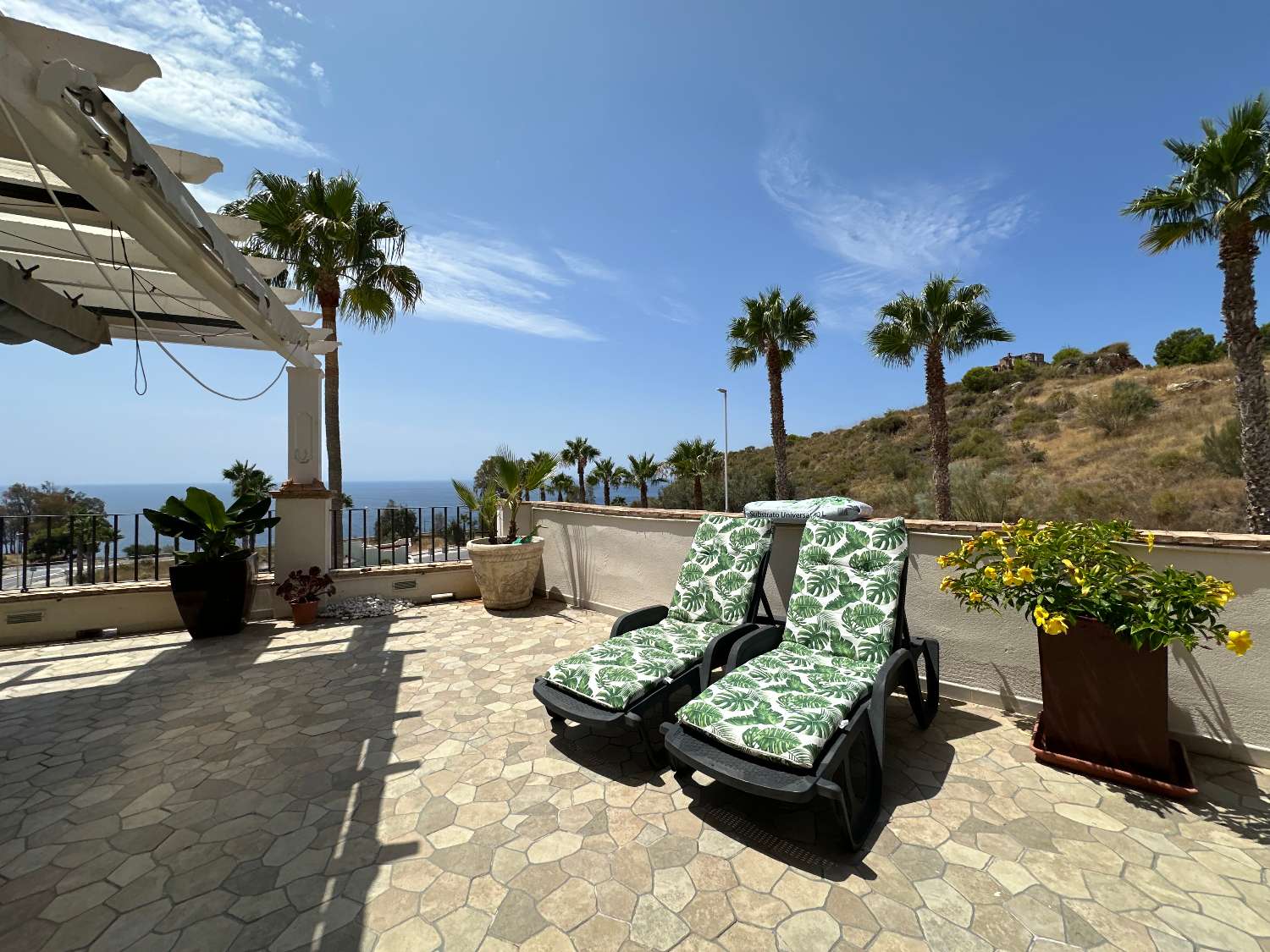 Casa pareada con vistas al mar en venta