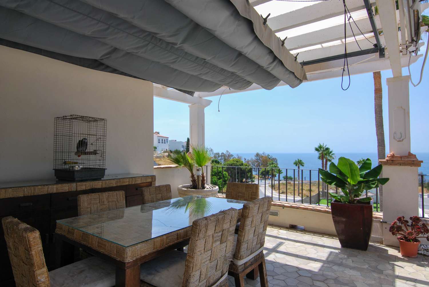 Casa pareada con vistas al mar en venta