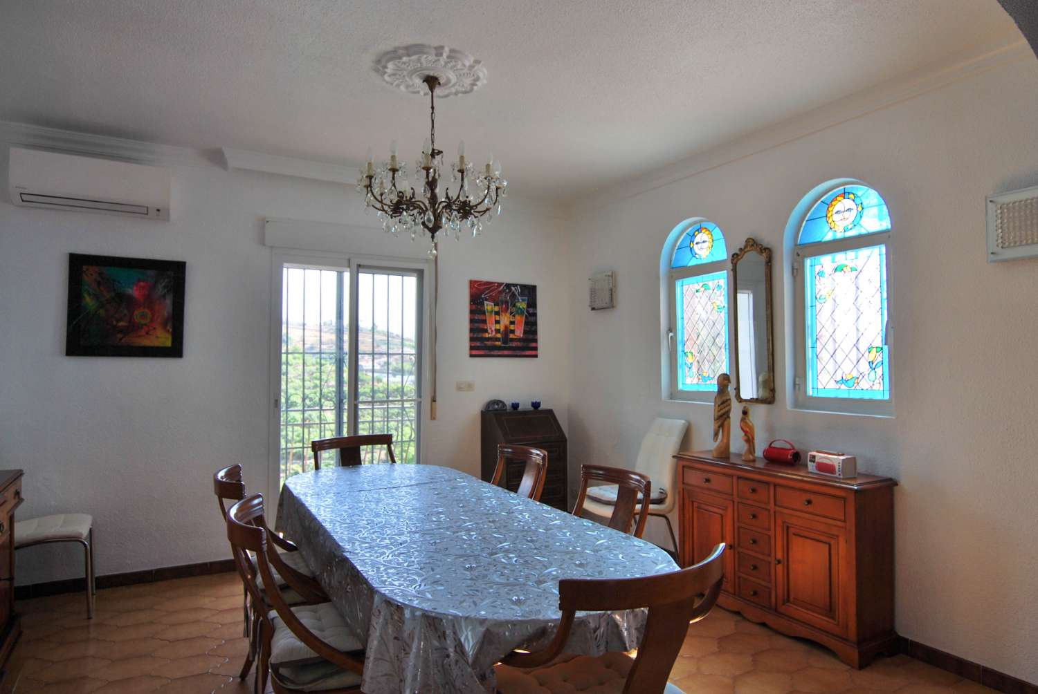 Villa en venta en Monte de los Almendros con vistas al mar y apartamento independiente