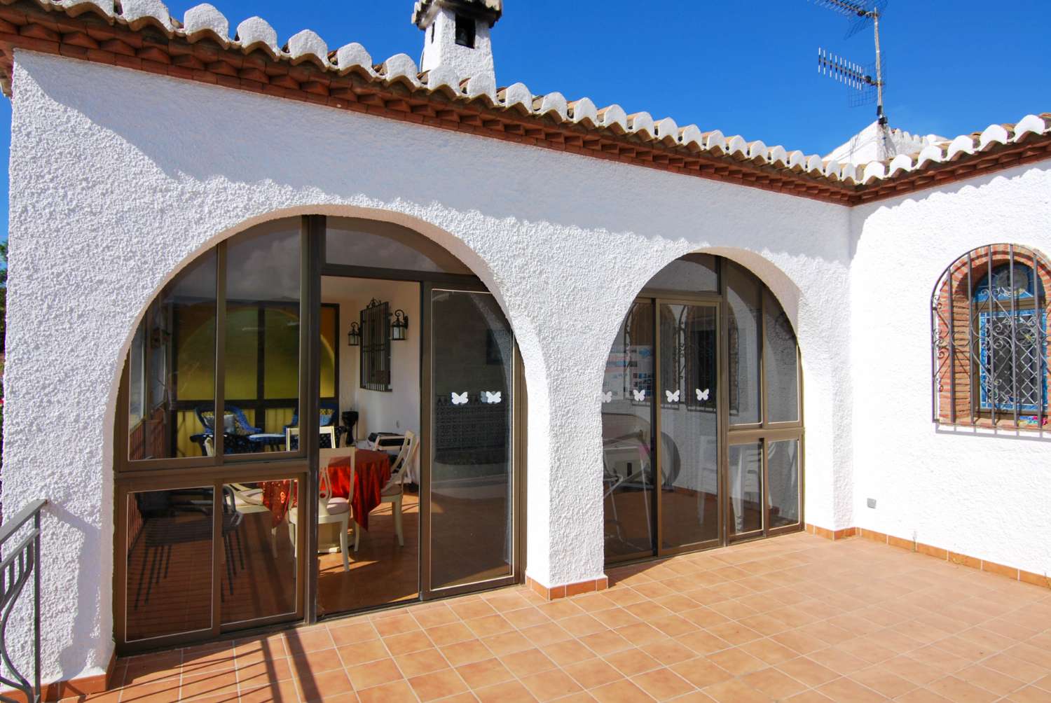 Villa en venta en Monte de los Almendros con vistas al mar y apartamento independiente