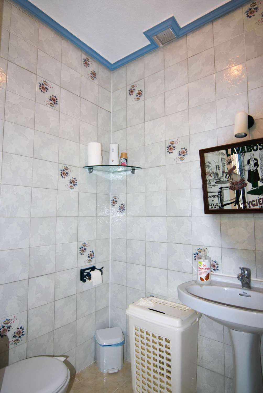 Villa en venta en Monte de los Almendros con vistas al mar y apartamento independiente