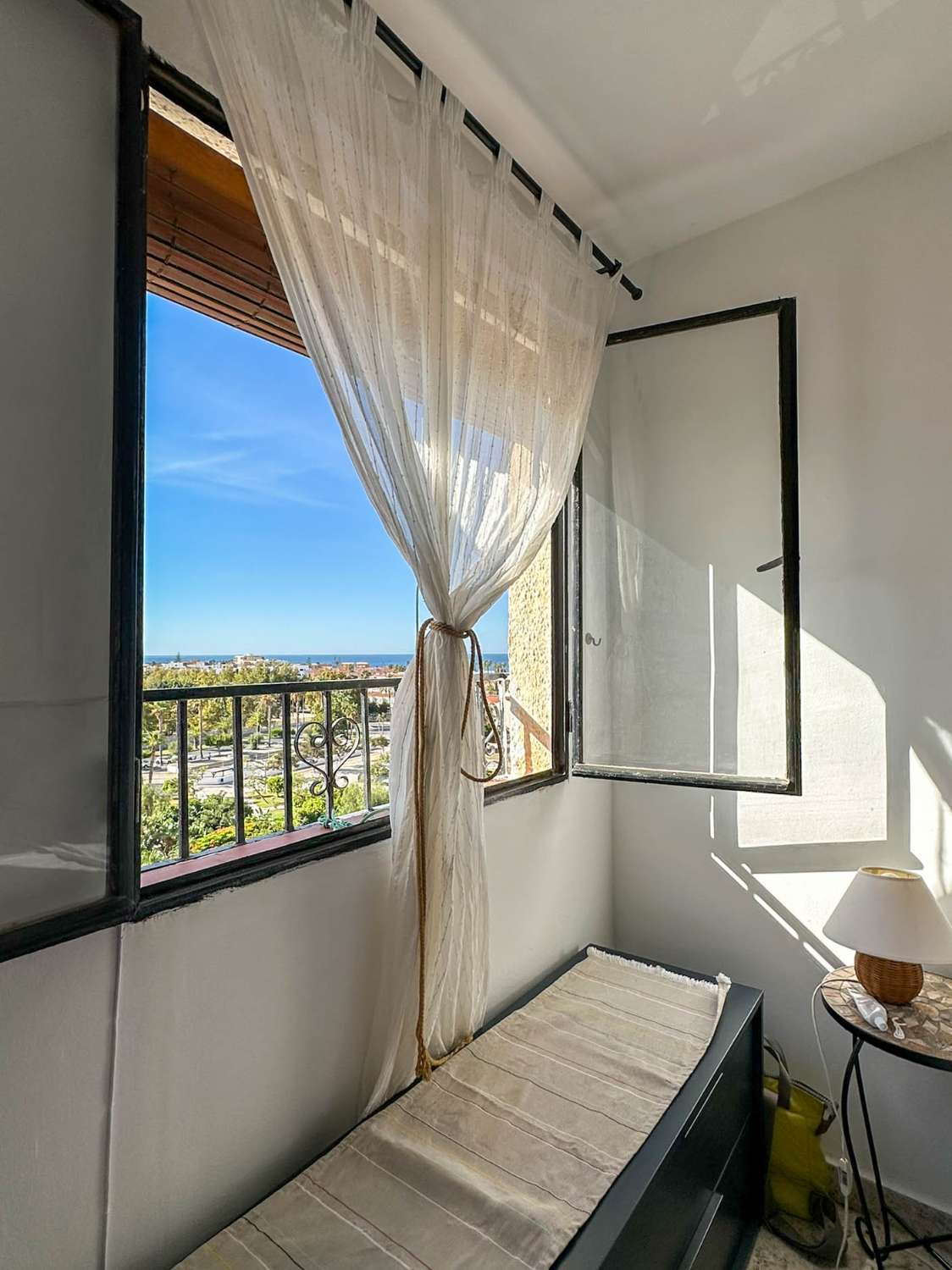 Charmante en lichte flat te koop in Salobreña