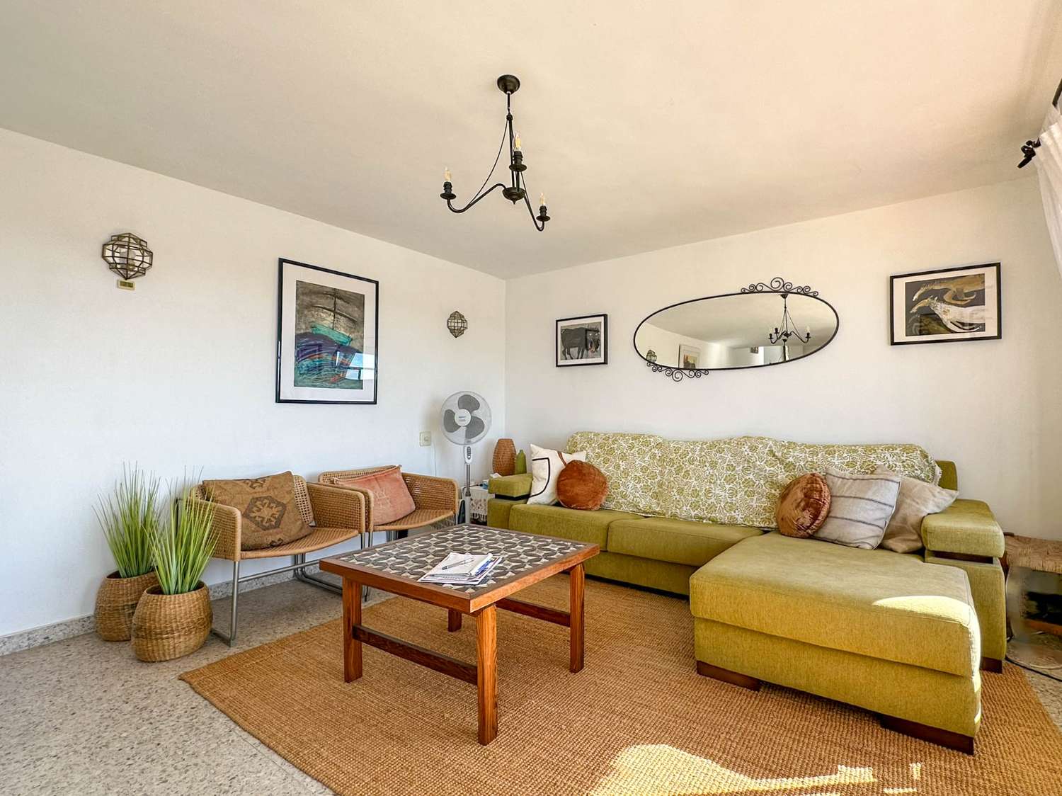 Charmante en lichte flat te koop in Salobreña