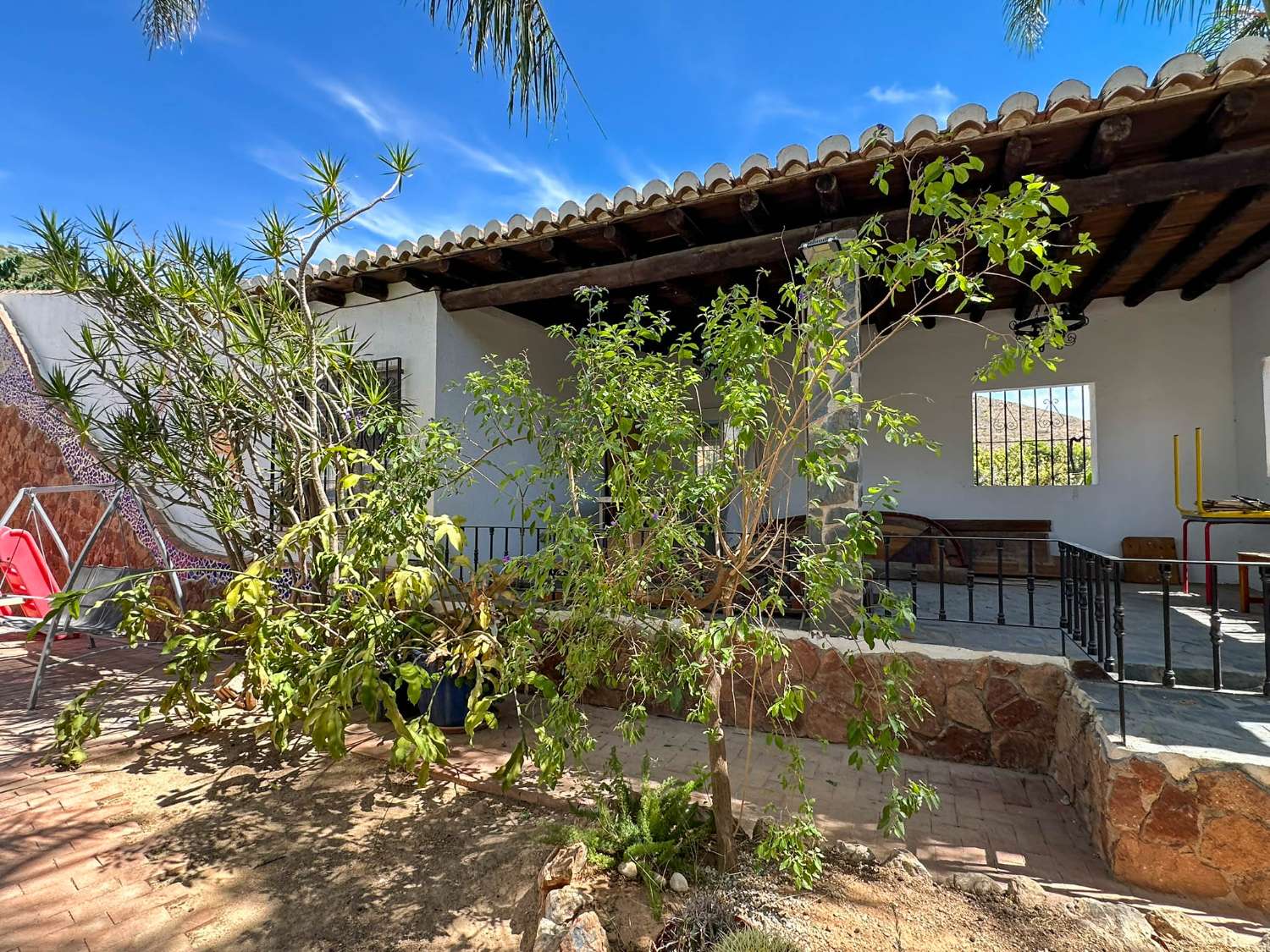 Exclusivo chalet en Lobres, a solo 10 minutos de la playa