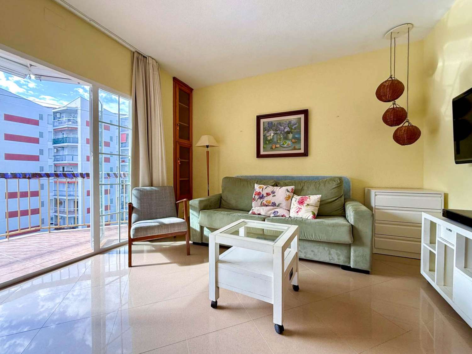 Piso con terraza en venta en la playa de Salobreña
