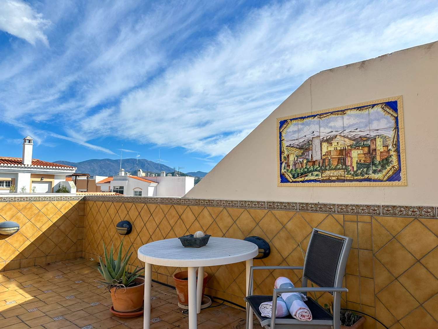 Ático con gran terraza y garaje en venta en Salobreña