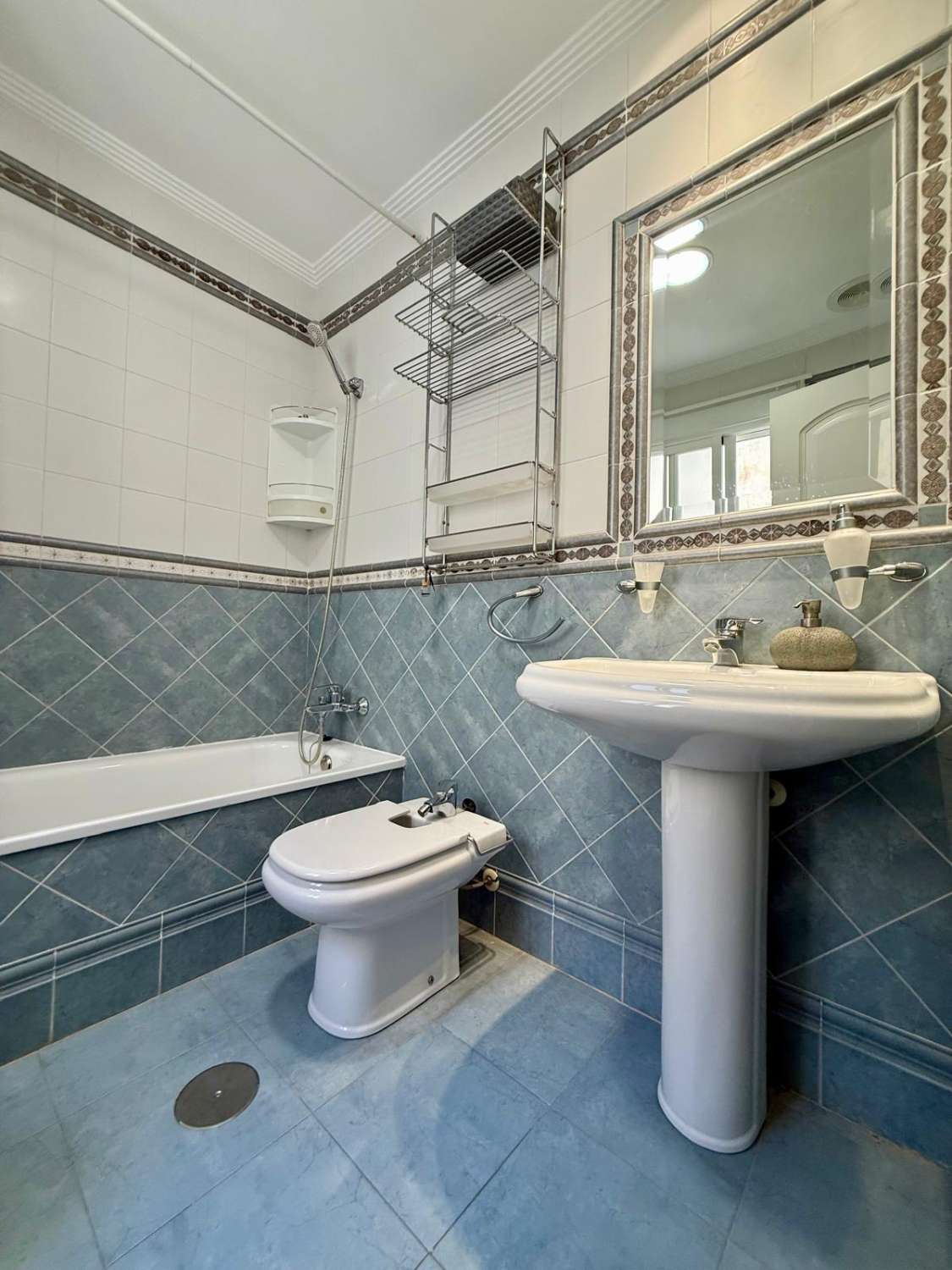 Ático con gran terraza y garaje en venta en Salobreña