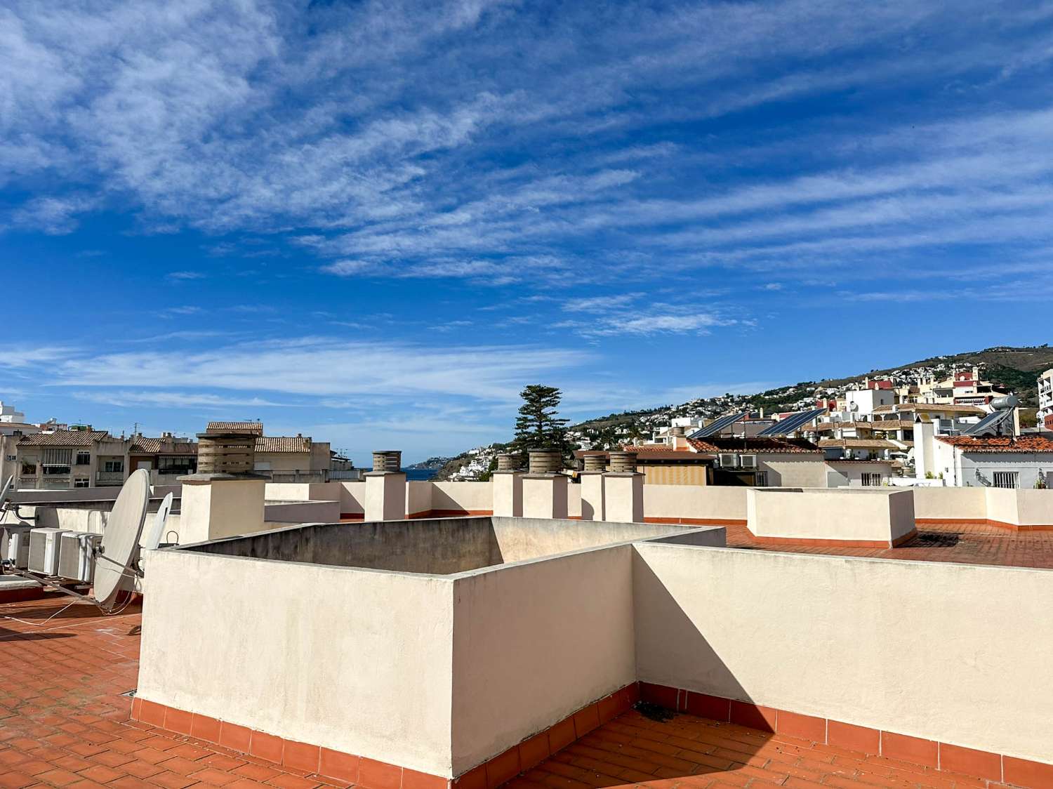 Ático con gran terraza y garaje en venta en Salobreña