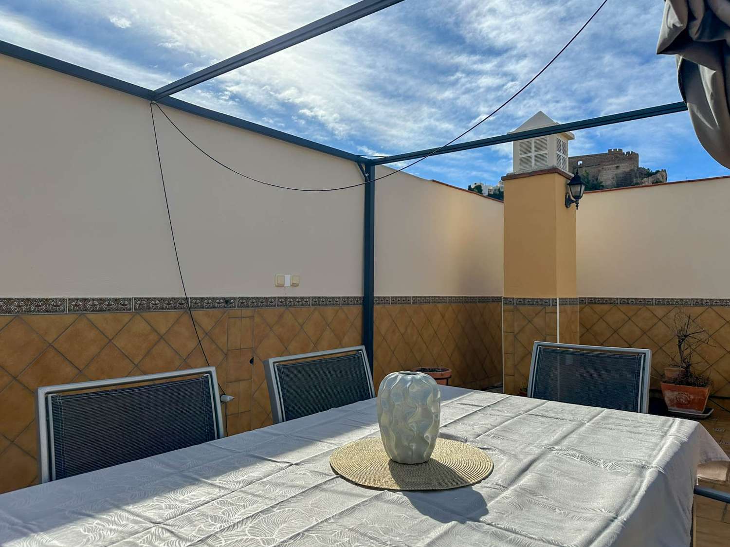 Ático con gran terraza y garaje en venta en Salobreña