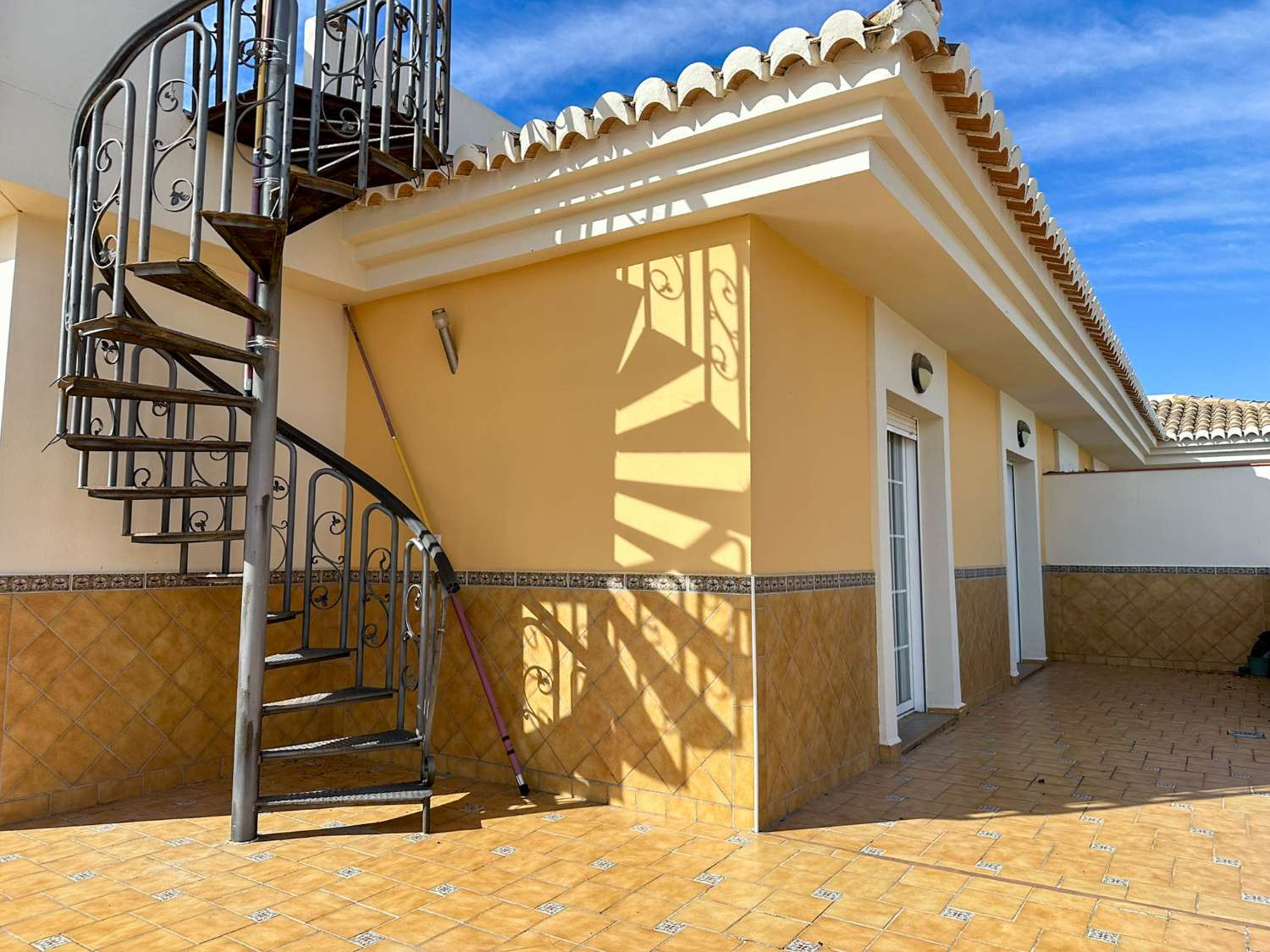 Ático con gran terraza y garaje en venta en Salobreña
