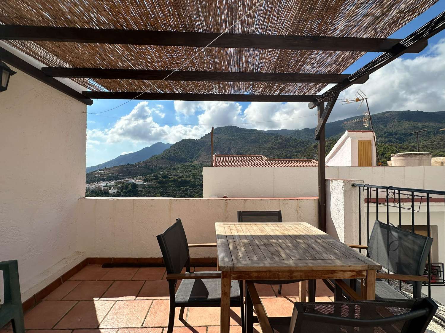 Charming house in Guájar Faragüit with mountain views