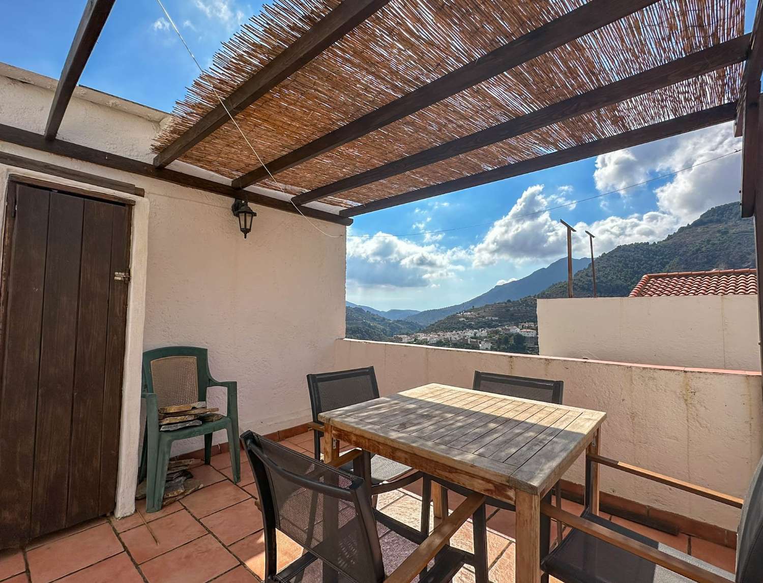 Charming house in Guájar Faragüit with mountain views