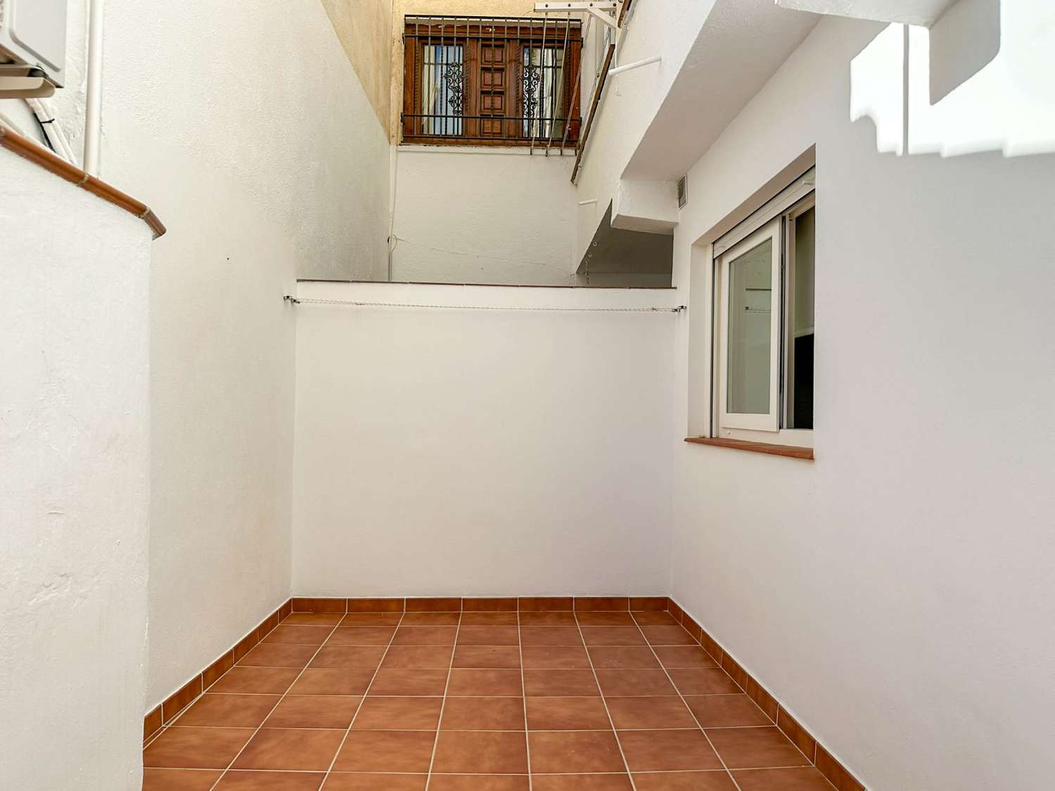 Neu renovierte Erdgeschosswohnung im Zentrum von Almuñécar zu vermieten