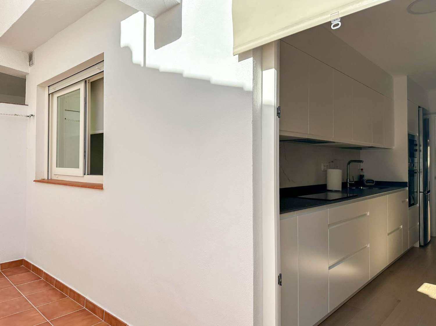 Neu renovierte Erdgeschosswohnung im Zentrum von Almuñécar zu vermieten