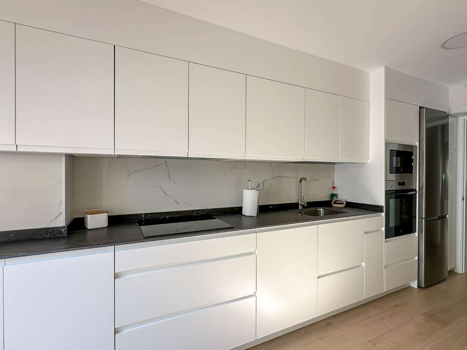 Neu renovierte Erdgeschosswohnung im Zentrum von Almuñécar zu vermieten