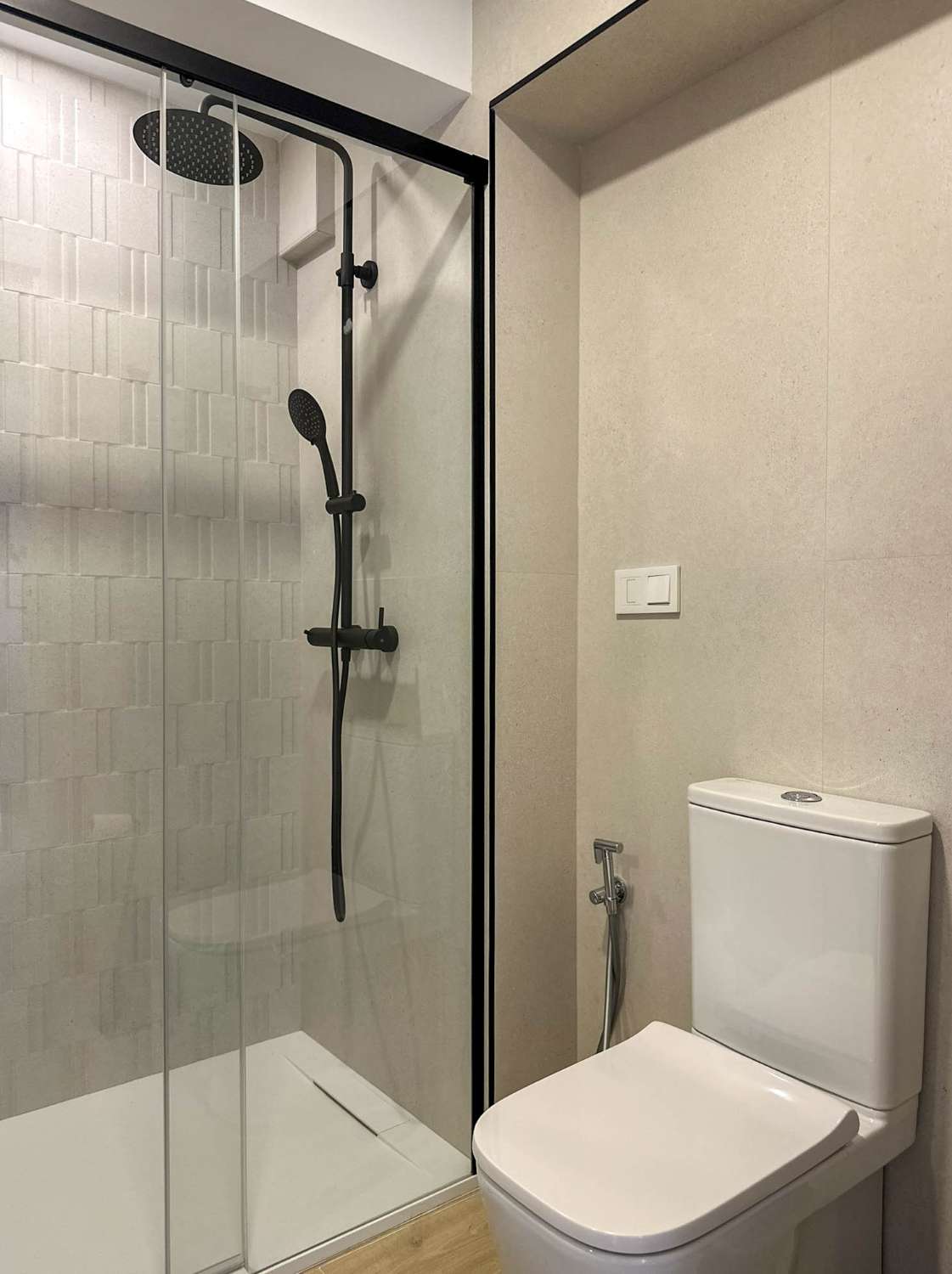 Neu renovierte Erdgeschosswohnung im Zentrum von Almuñécar zu vermieten