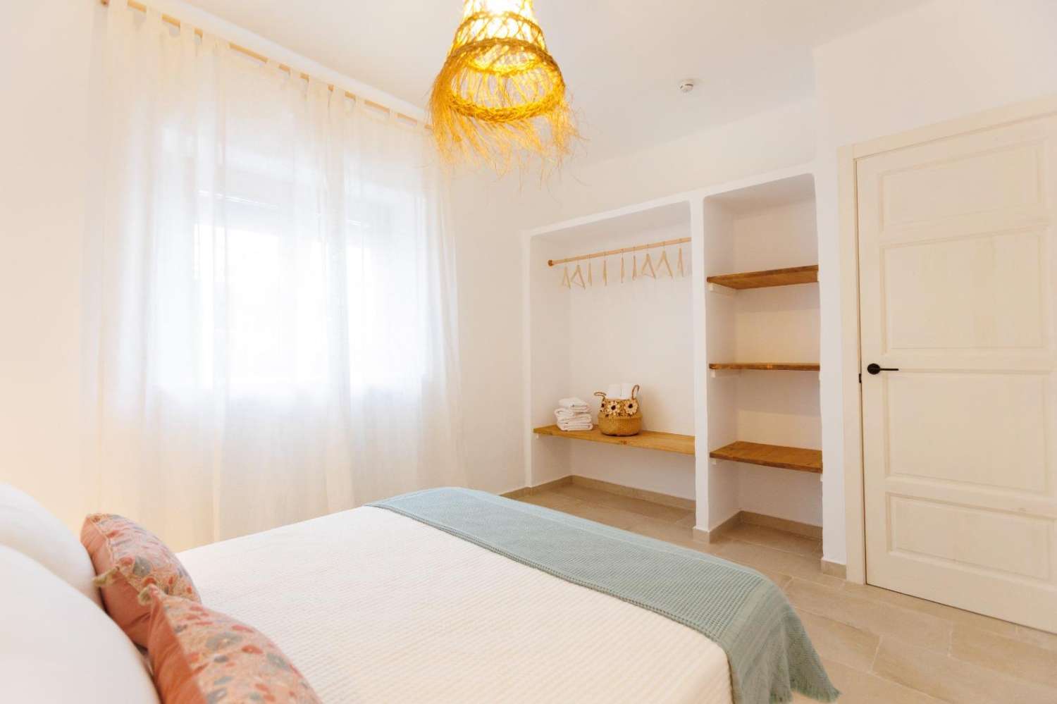Casa reformada con piscina en venta en Salobreña