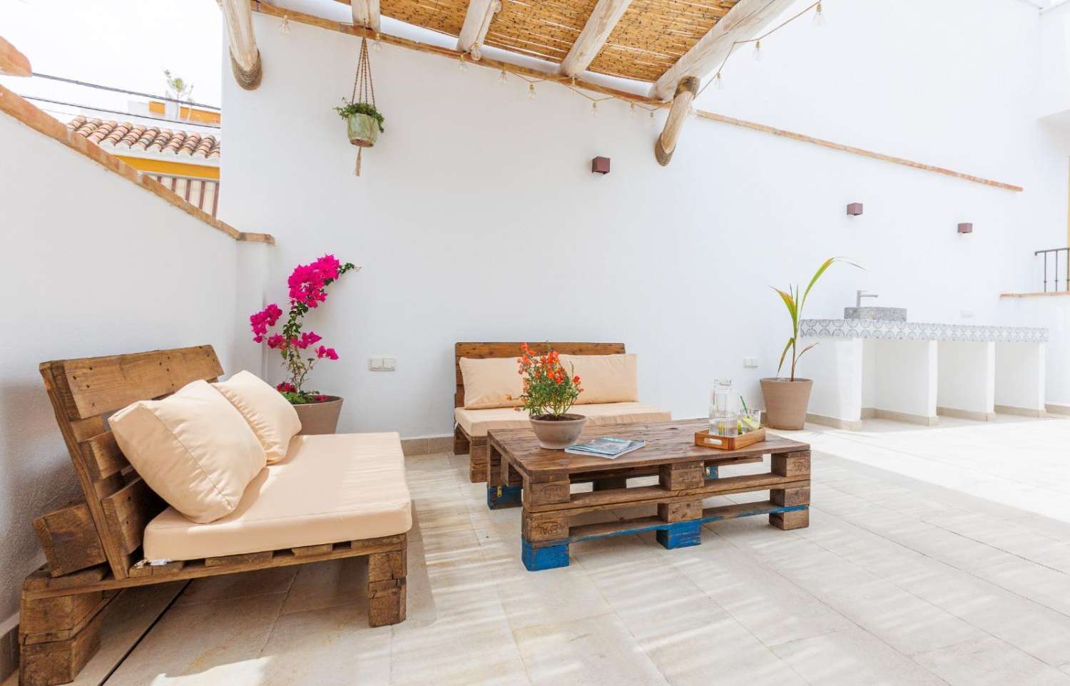 Casa reformada con piscina en venta en Salobreña