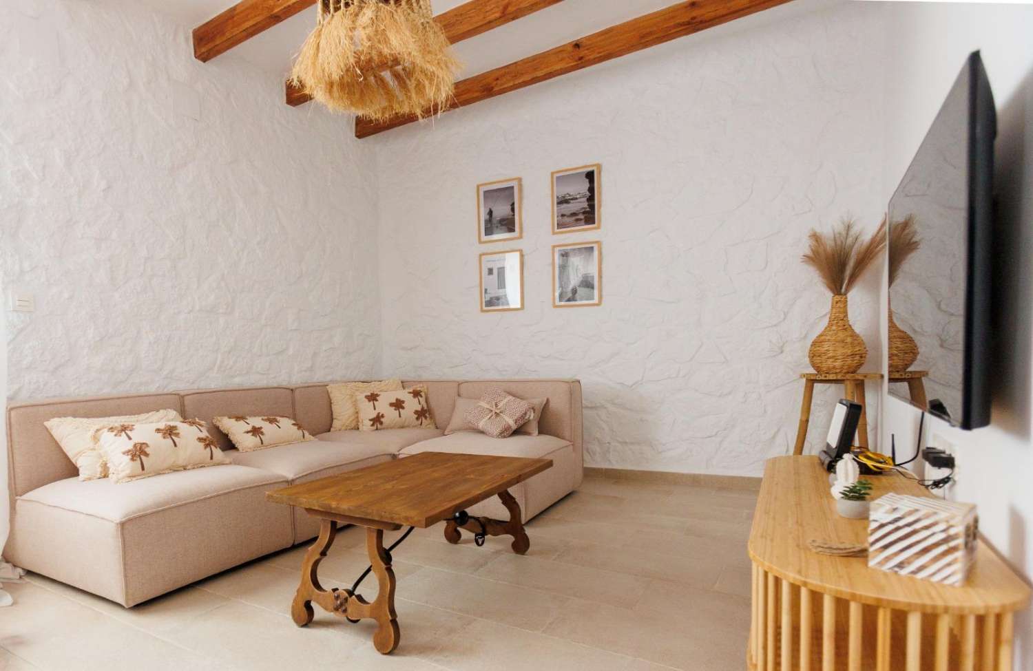 Casa reformada con piscina en venta en Salobreña