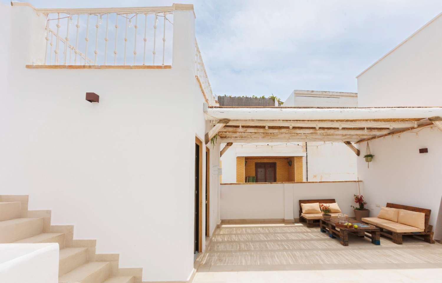 Casa reformada con piscina en venta en Salobreña