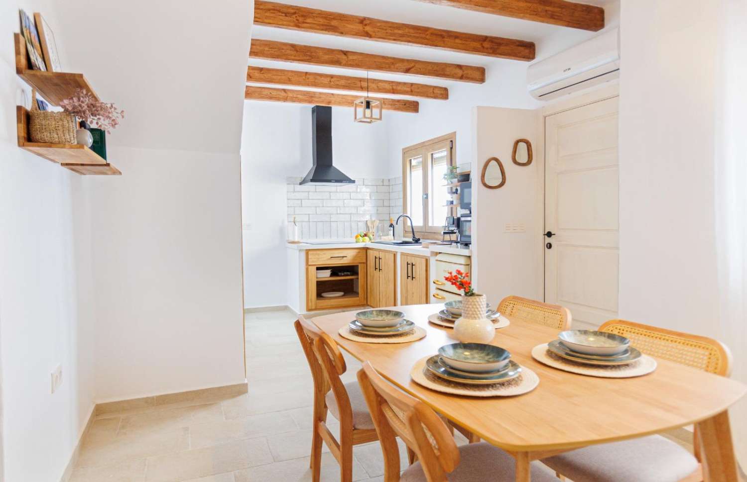 Casa reformada con piscina en venta en Salobreña