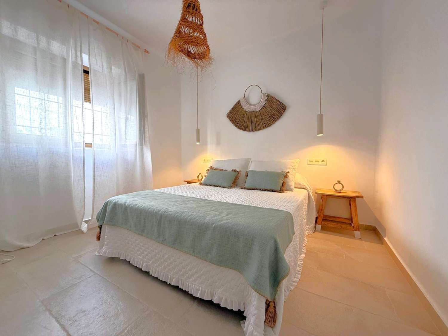 Casa reformada con piscina en venta en Salobreña