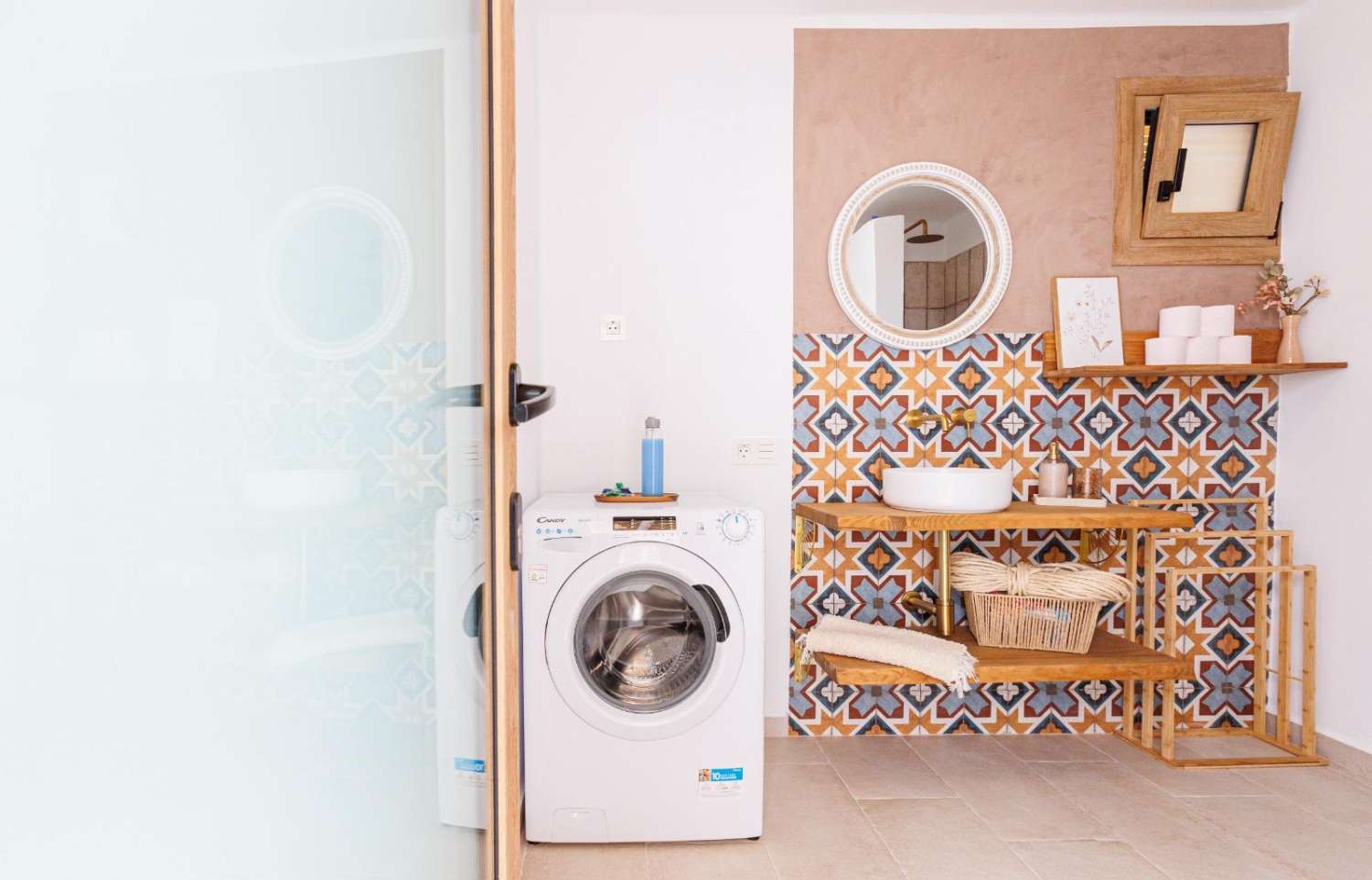 Casa reformada con piscina en venta en Salobreña