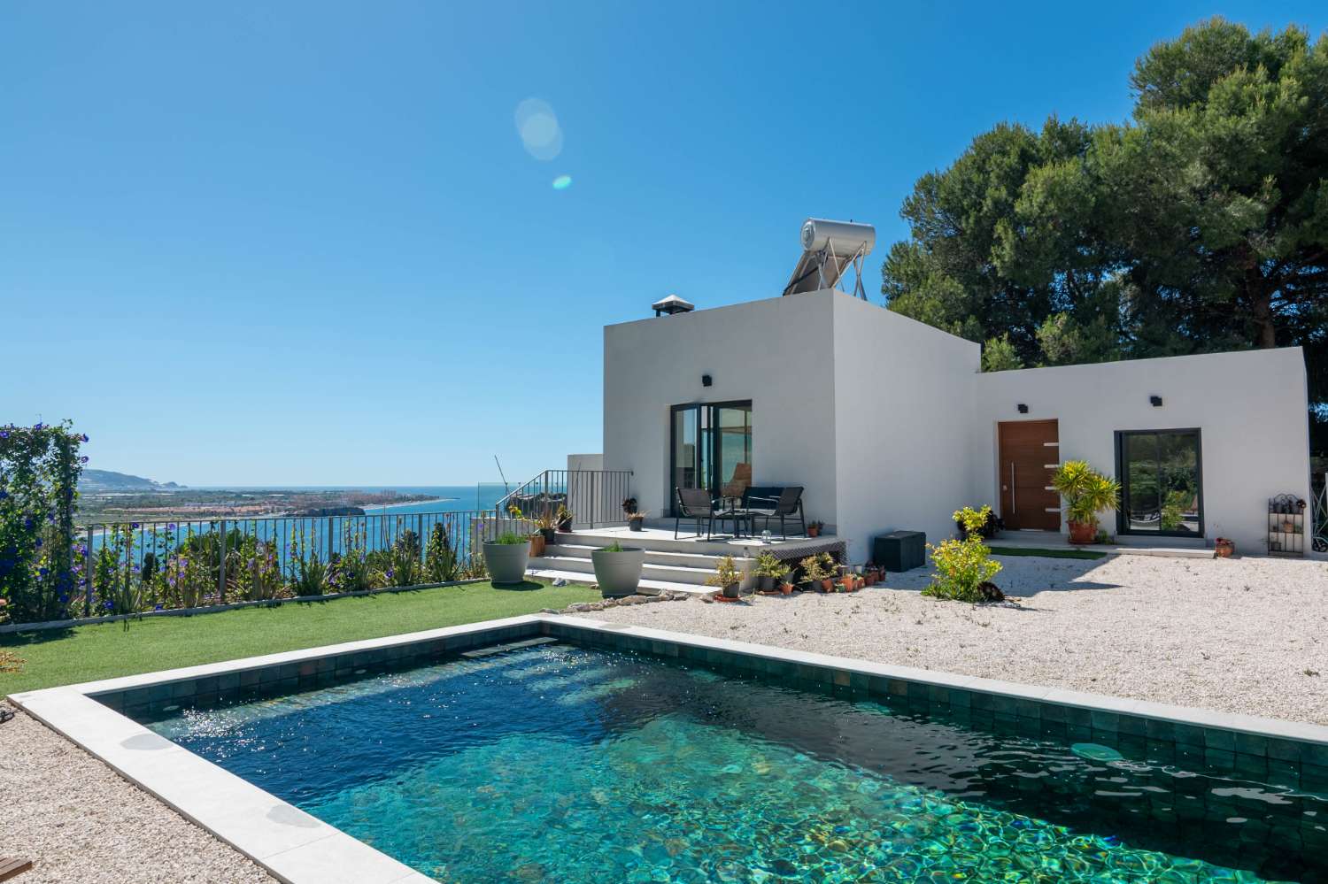 Espectacular villa con vistas al mar en venta