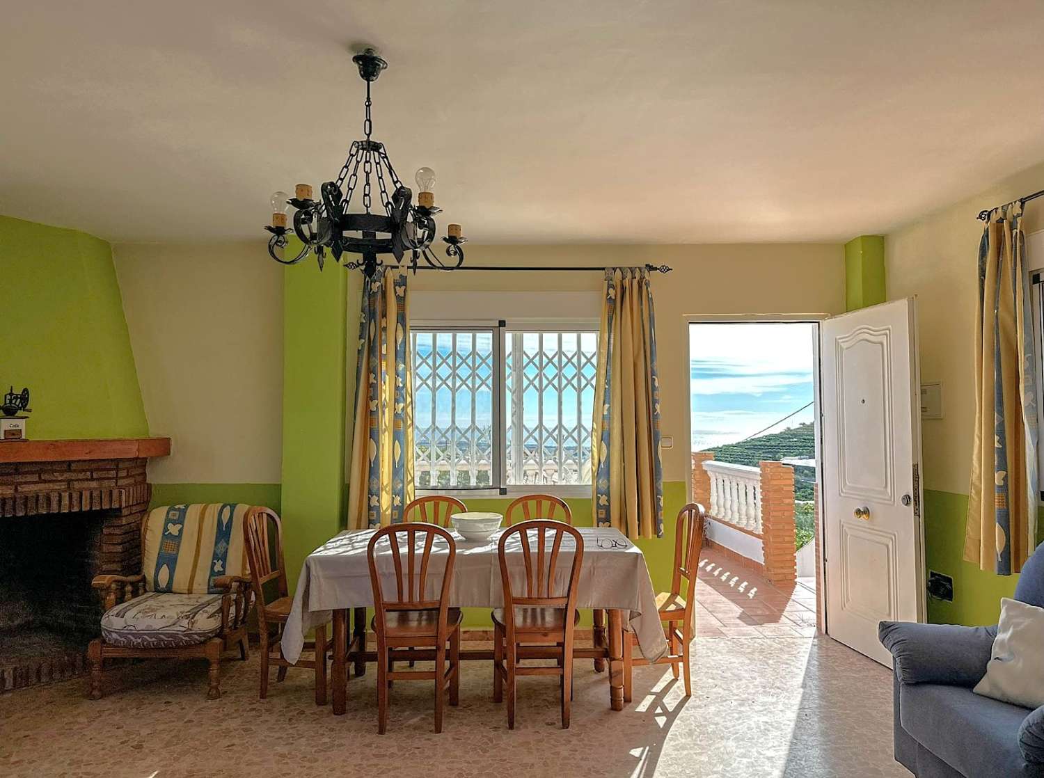 منزل للبيع في Salobreña