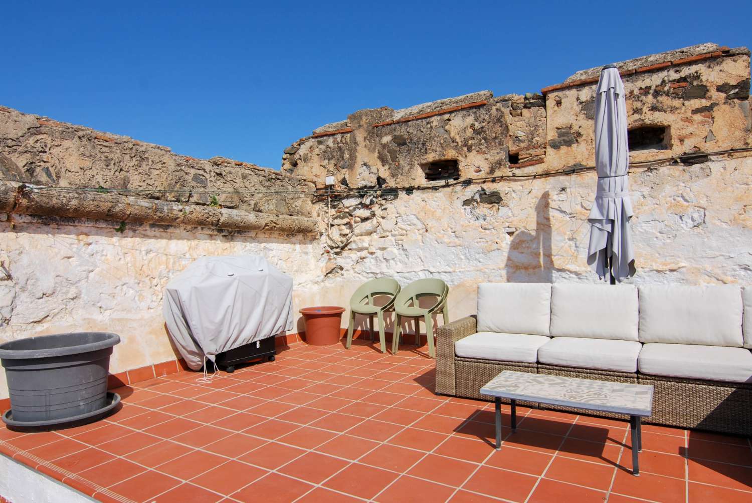 Casa con estudio en venta en Salobreña