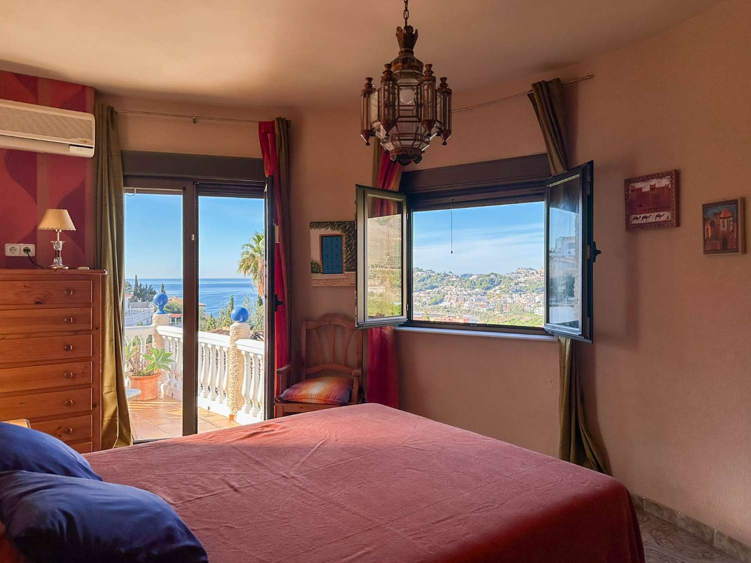 Geräumiges und helles Einfamilienhaus mit Meerblick