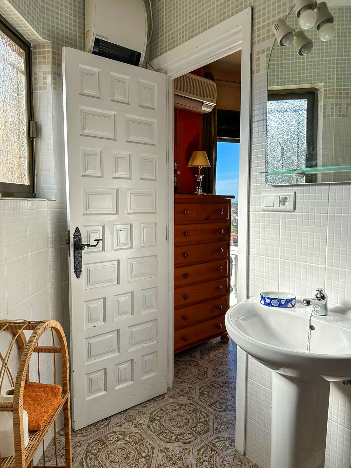 Geräumiges und helles Einfamilienhaus mit Meerblick