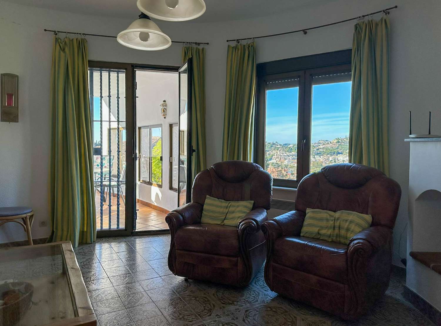 Geräumiges und helles Einfamilienhaus mit Meerblick