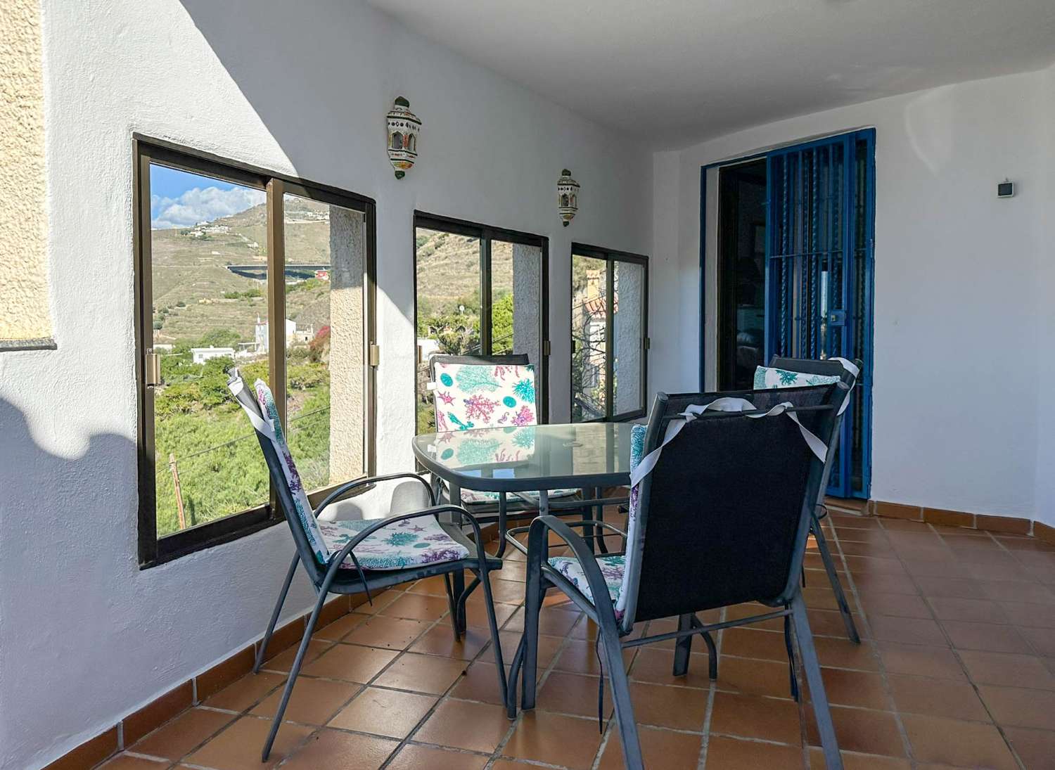 Geräumiges und helles Einfamilienhaus mit Meerblick