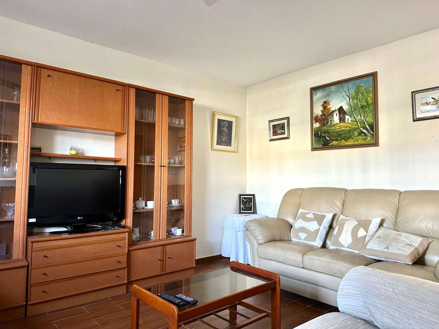 Amplia y luminosa casa adosada en venta en Salobreña