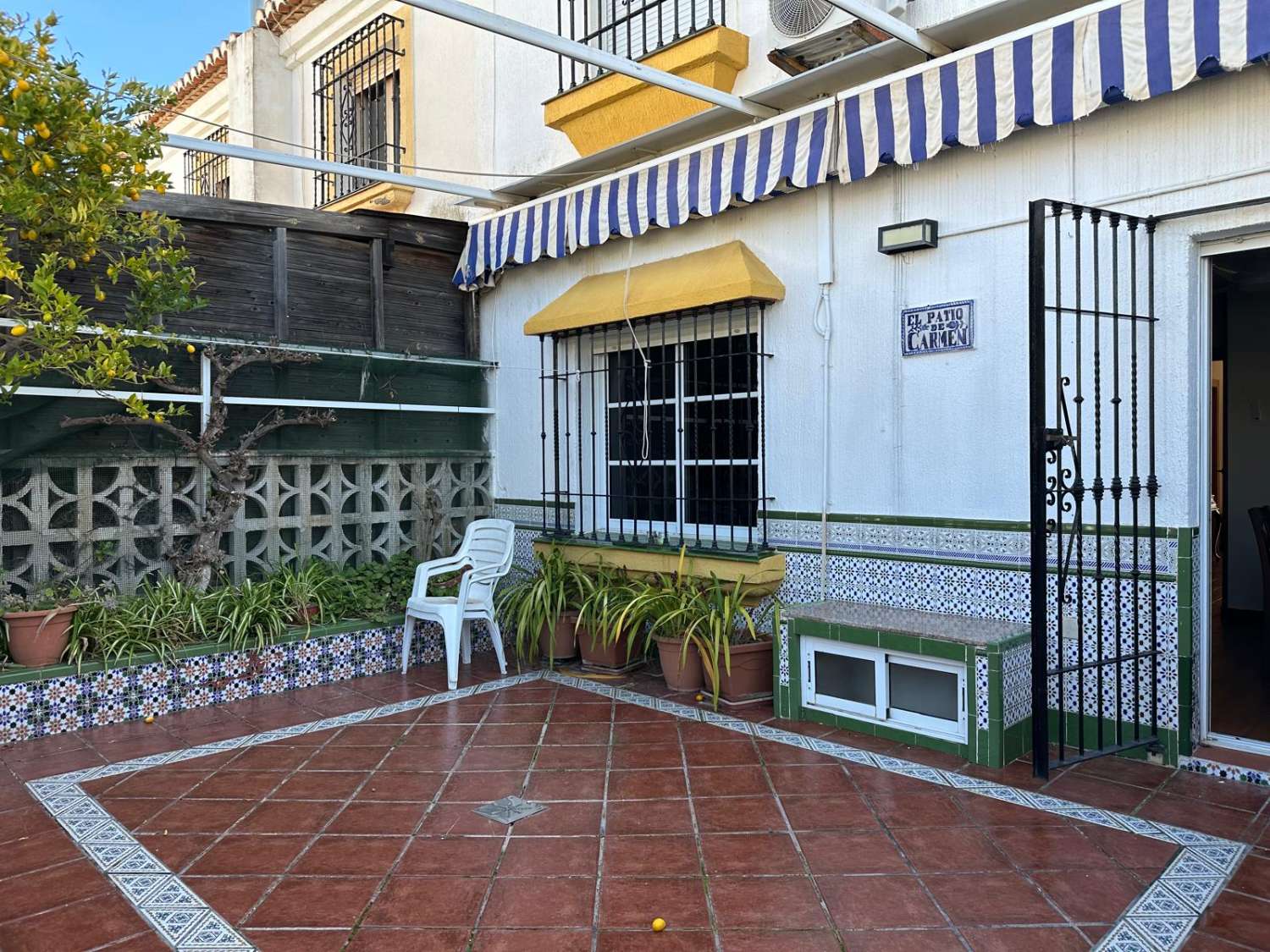 Amplia y luminosa casa adosada en venta en Salobreña