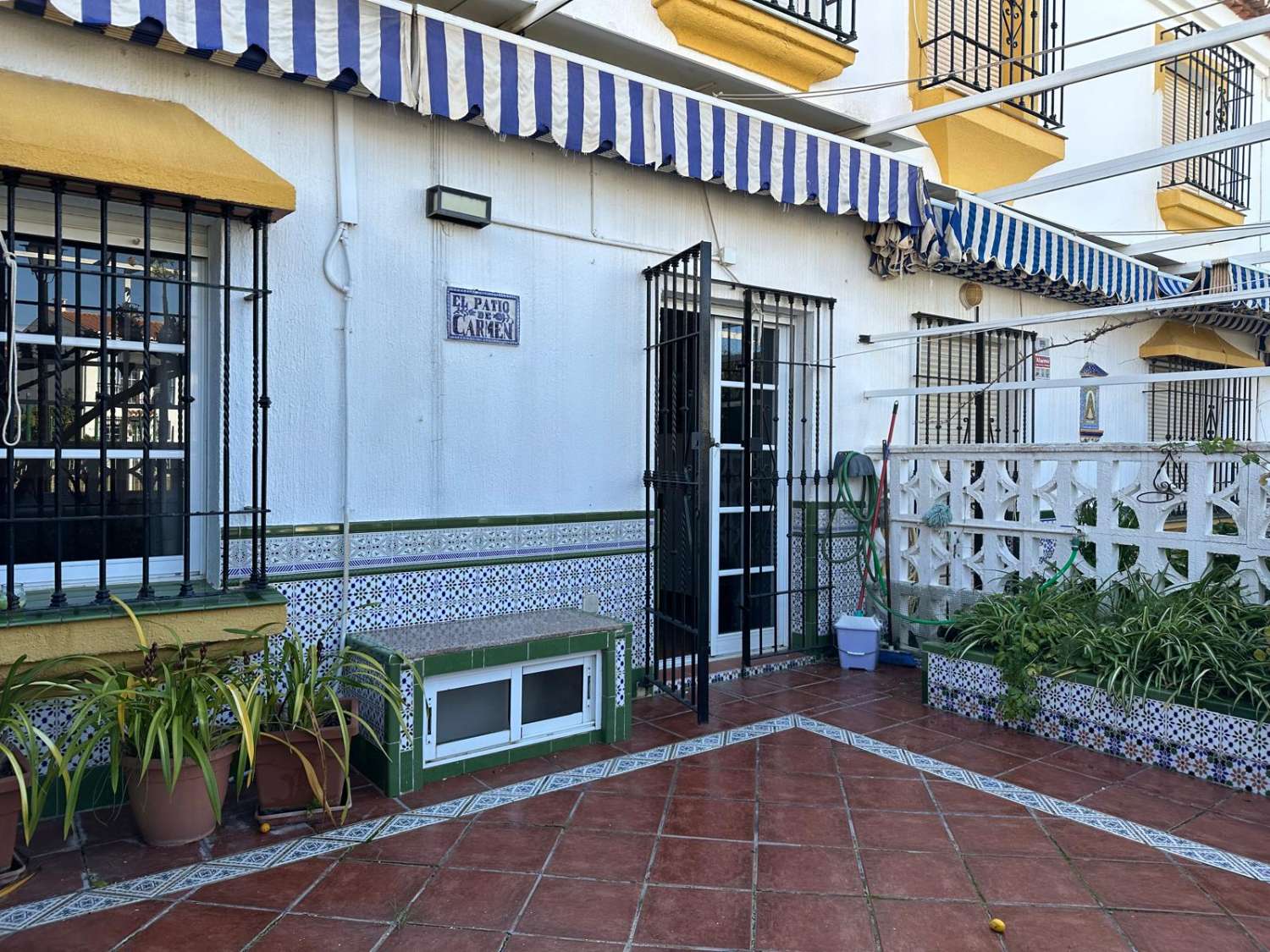 Amplia y luminosa casa adosada en venta en Salobreña