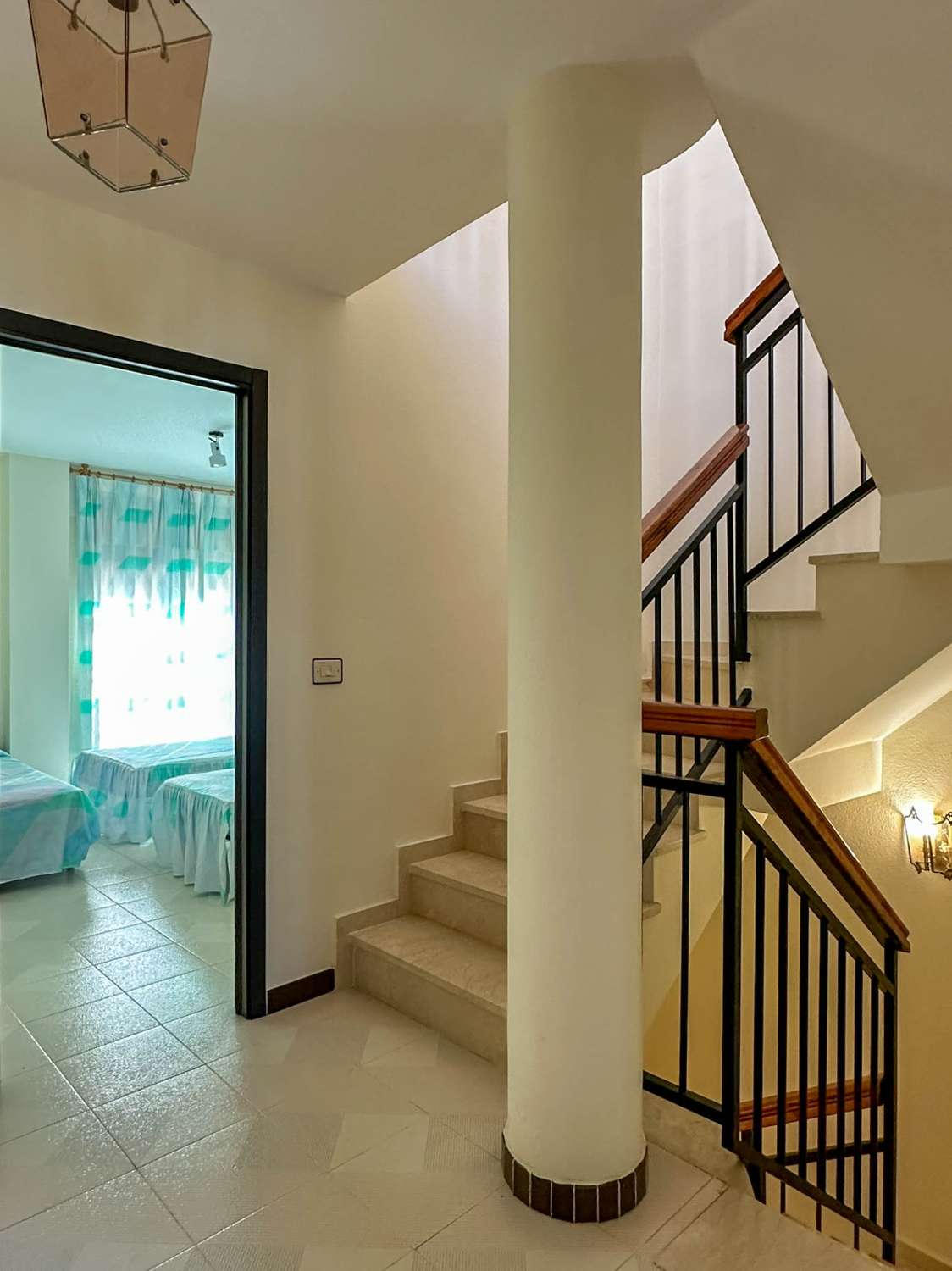 Geräumiges und helles Reihenhaus in Salobreña zu verkaufen