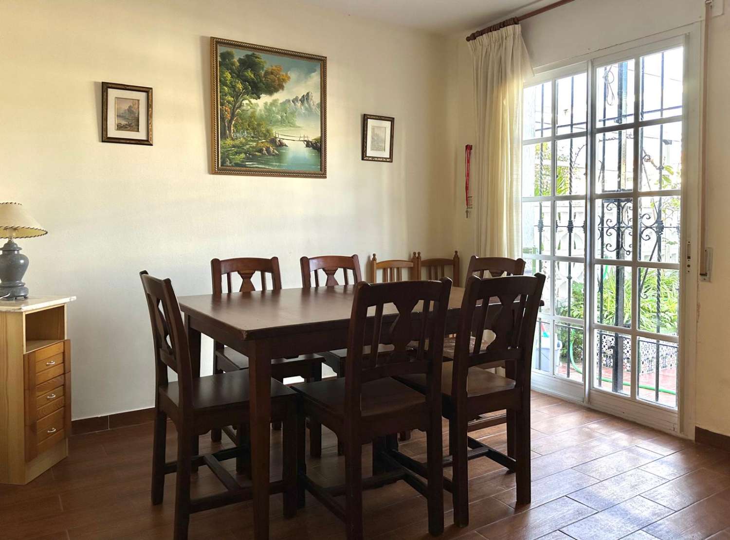 Amplia y luminosa casa adosada en venta en Salobreña