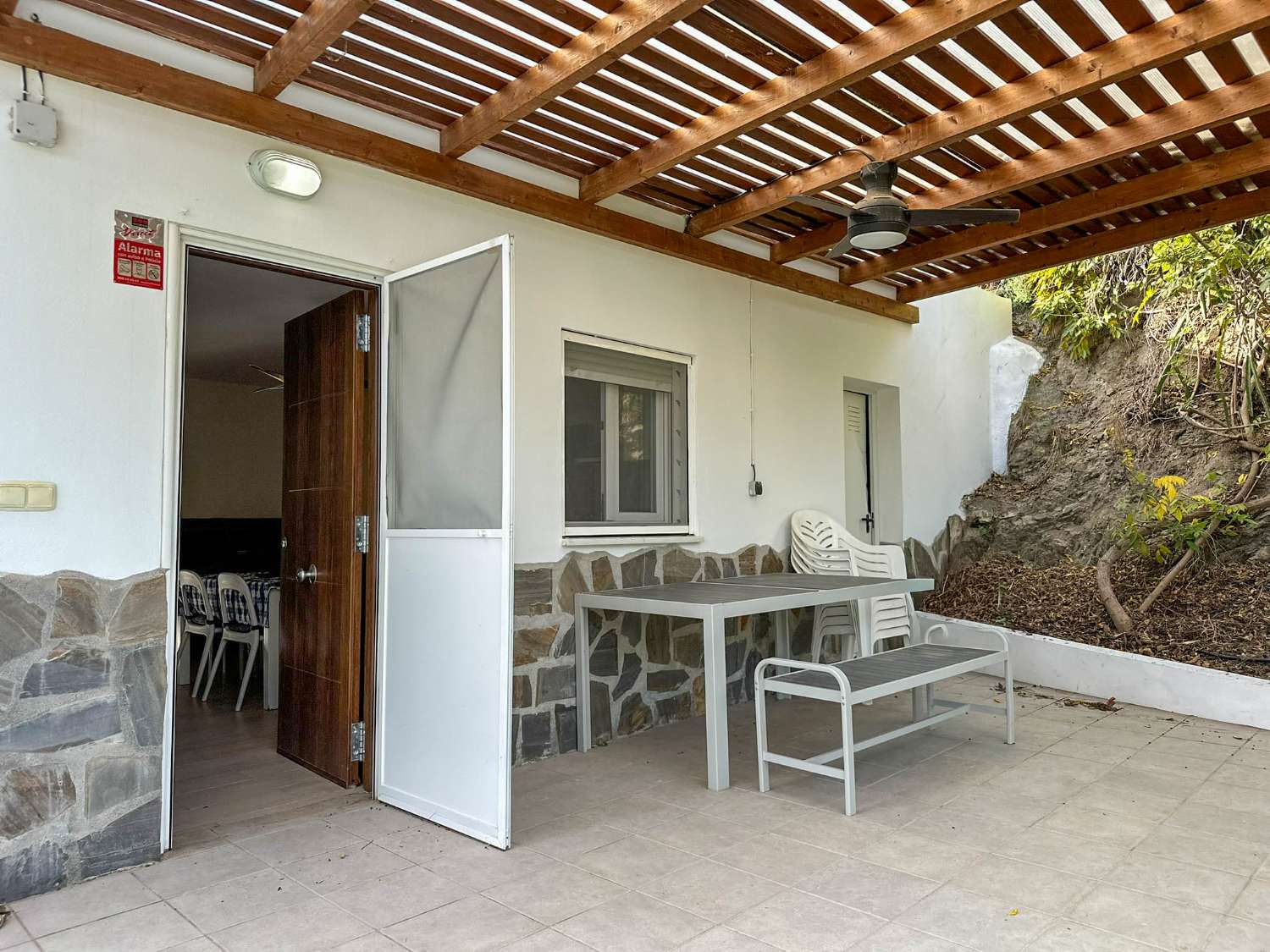 Cortijo con amplio terreno en venta en Salobreña