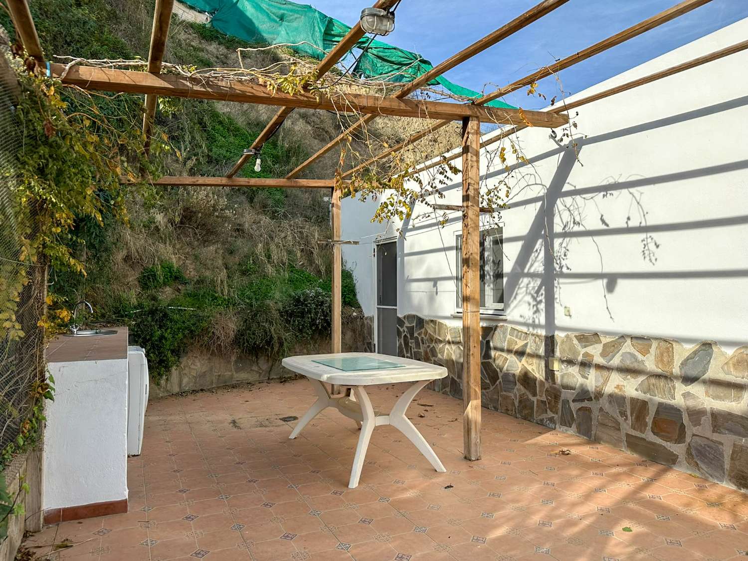 Cortijo con amplio terreno en venta en Salobreña