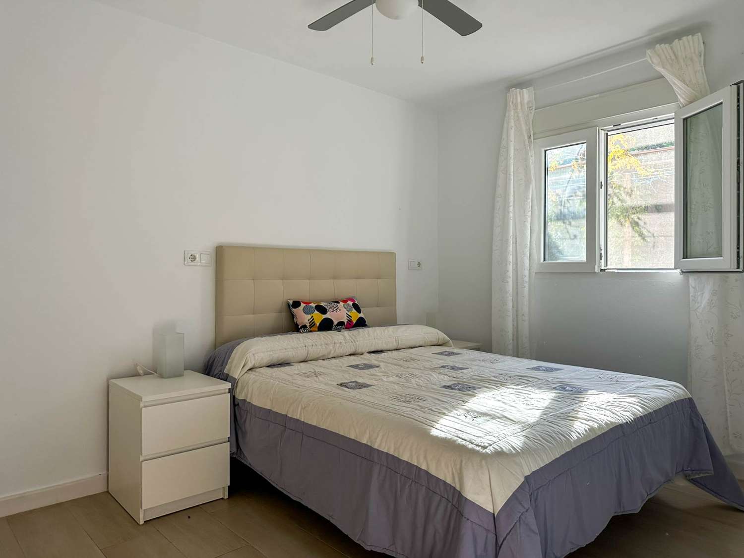 Cortijo con amplio terreno en venta en Salobreña