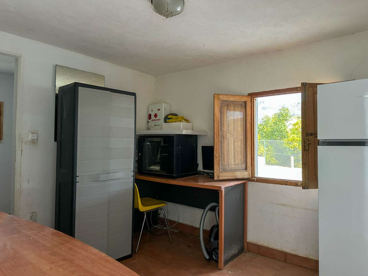 Cortijo con amplio terreno en venta en Salobreña