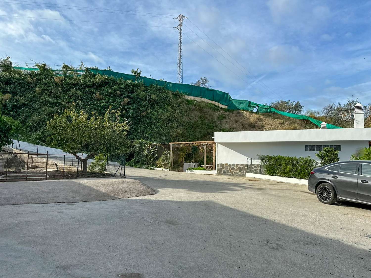 Cortijo con amplio terreno en venta en Salobreña