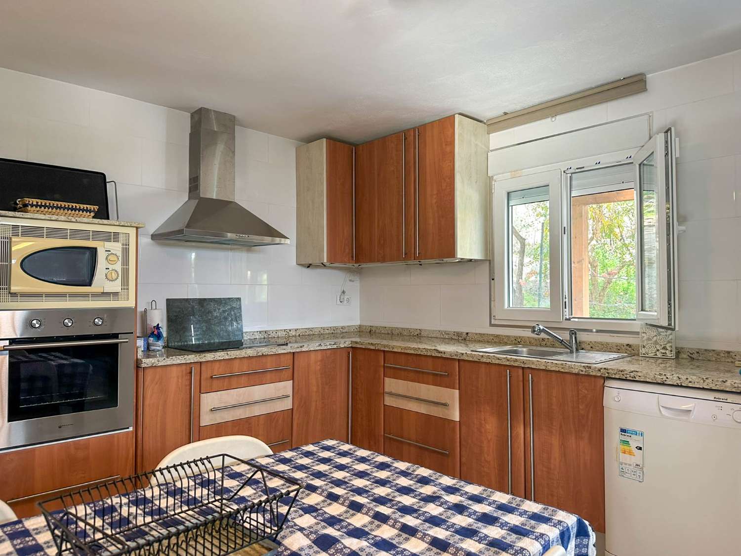 Cortijo con amplio terreno en venta en Salobreña