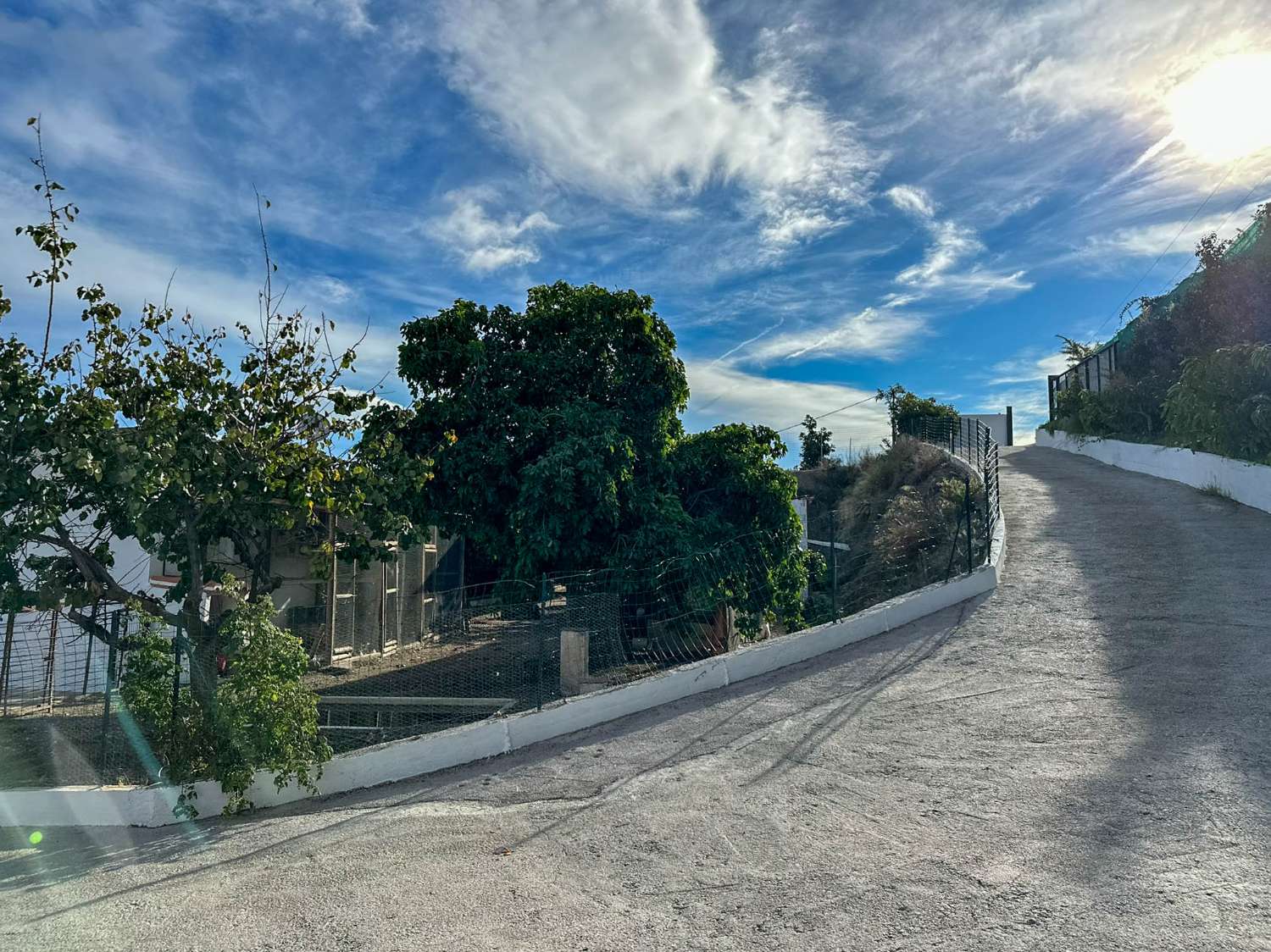 Cortijo con amplio terreno en venta en Salobreña