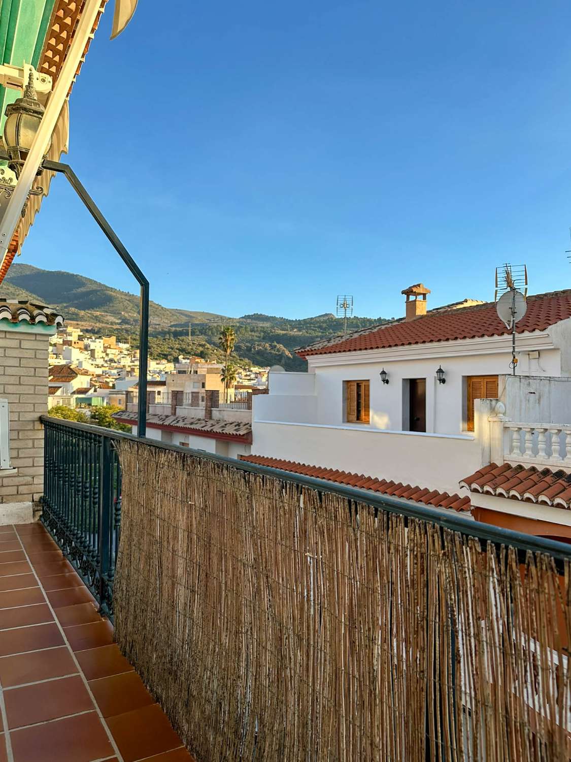 Amplio piso en alquiler en Vélez de Benaudalla