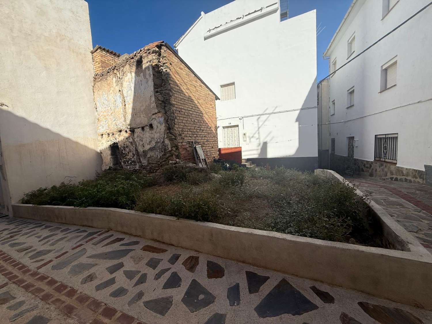 Perceel met project in pittoresk dorp te koop